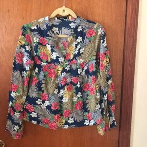 Floral Top Never worn no tags